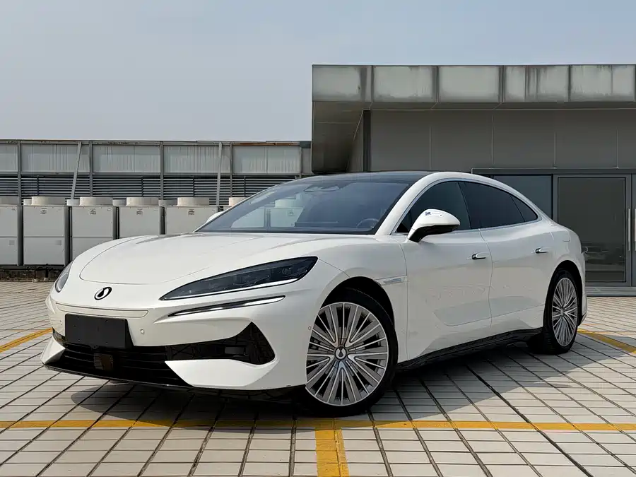 900x675_0_q87_c42_autohomecar__ChxpV2muU1iAFXUyAAdoxX7JyUU655.jpg.webp Used Denza Z9 2024 1100km four-wheel drive Ultra version