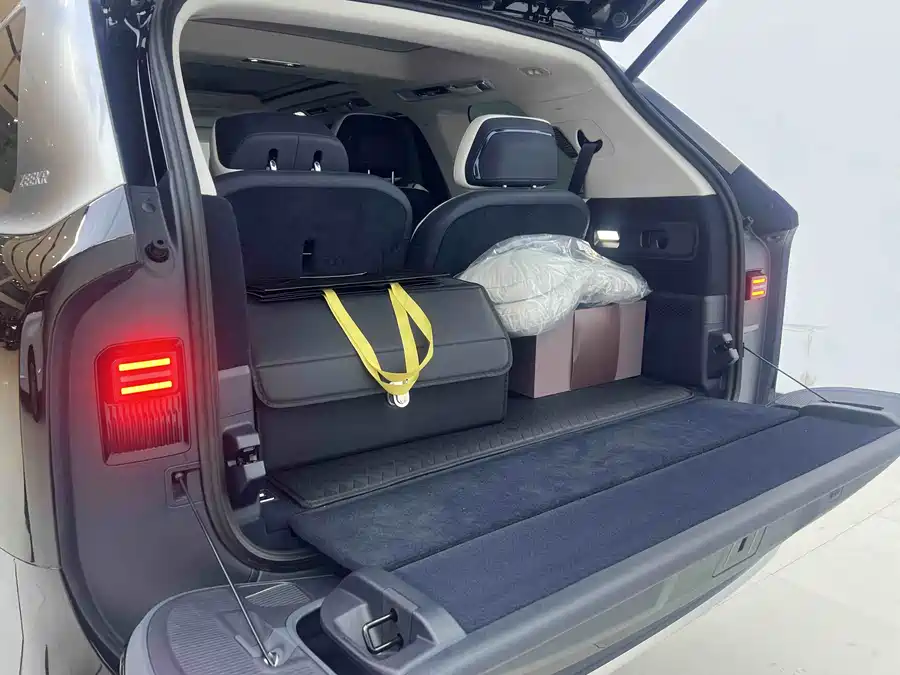 900x675_0_q87_c42_autohomecar__ChxpV2muiJGAShGNAARnlxV0N4U004.jpg.webp Used Zeekr 9X 2025 Hyper Edition 70kWh