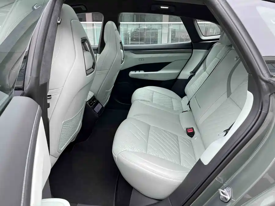 900x675_0_q87_c42_autohomecar__ChxpV2muoAiAFE_mAARsaFvkqy0506.jpg.webp Used Zeekr 001 2025 WE version 100kWh rear drive