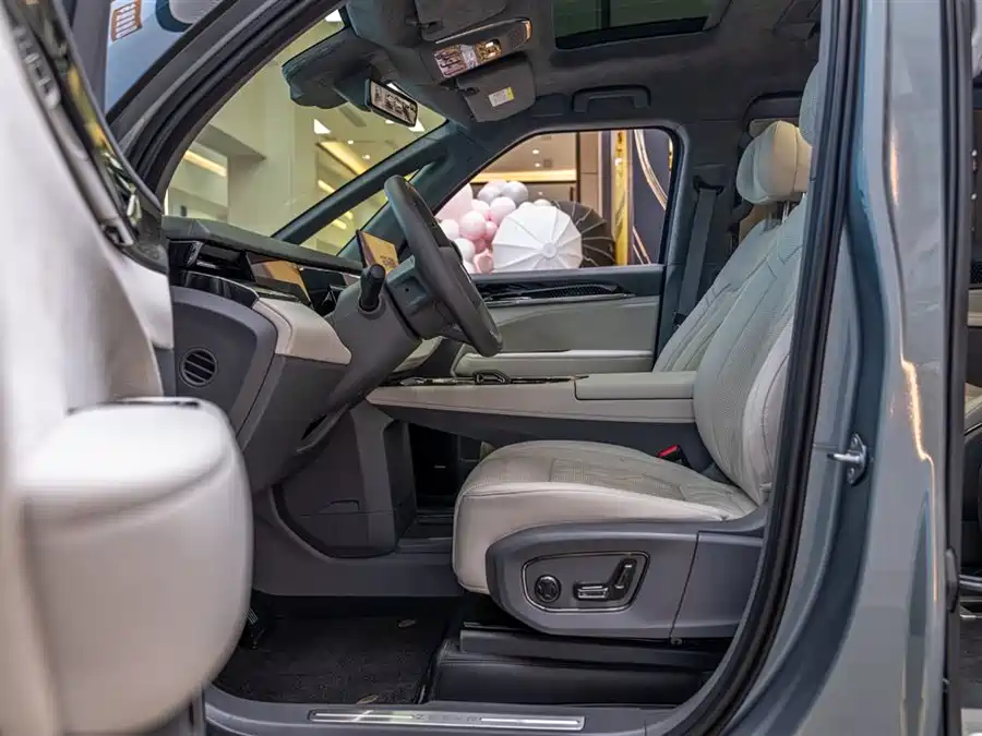 900x675_0_q87_c42_autohomecar__ChxpV2mvdLmAdwzAAAGT123EeKM316.jpg.webp Used Zeekr 009 2024 seven-seater aisle version 108kWh
