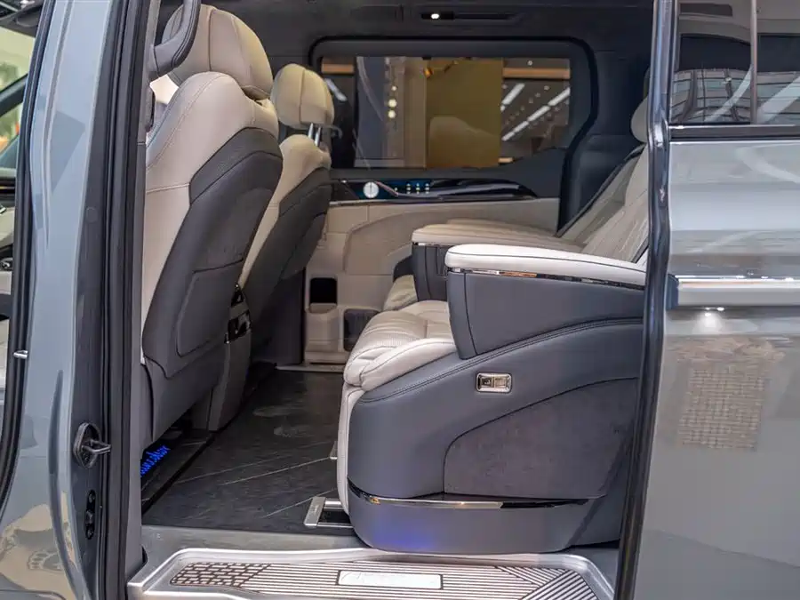 900x675_0_q87_c42_autohomecar__ChxpV2mvdLqAS1ibAAGZ0mv_lvs008.jpg.webp Used Zeekr 009 2024 seven-seater aisle version 108kWh