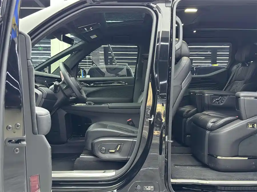 900x675_0_q87_c42_autohomecar__ChxpV2mvfcGAdo5bAAI4jpJz0lM429.jpg.webp Used Zeekr 009 2024 seven-seat aisle version four-wheel drive 108kWh
