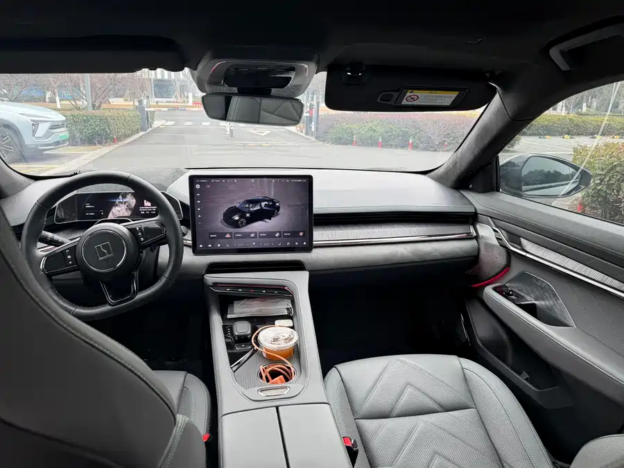 900x675_0_q87_c42_autohomecar__ChxpV2mvtcCAJgODAAk0AQMKAe8510.jpg.webp Used Zeekr 001 2023 WE version 100kWh