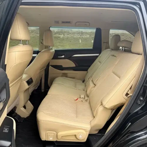 900x675_0_q87_c42_autohomecar__ChxpV2mw50aAQzMDAAiDEi1udv4946.jpg.webp Used Toyota Highlander 2015 2.0T four-wheel drive elite version 7 seats
