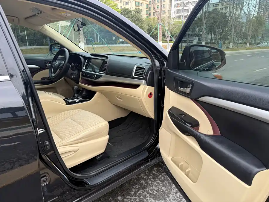 900x675_0_q87_c42_autohomecar__ChxpV2mw50mAbDuNAAp8Z8kujJU074.jpg.webp Used Toyota Highlander 2015 2.0T four-wheel drive elite version 7 seats