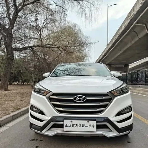 900x675_0_q87_c42_autohomecar__ChxpV2mwJyiADda_AAxzx-_XeGs968.jpg.webp Used Hyundai Tucson 2015 1.6T dual-clutch two-wheel drive intelligent model