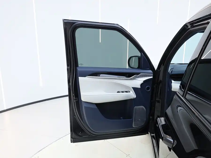 900x675_0_q87_c42_autohomecar__ChxpV2mwM4iAbBFlAAV9OEtHKbA285.jpg.webp Used Zeekr 009 2024 seven-seat aisle version four-wheel drive 108kWh