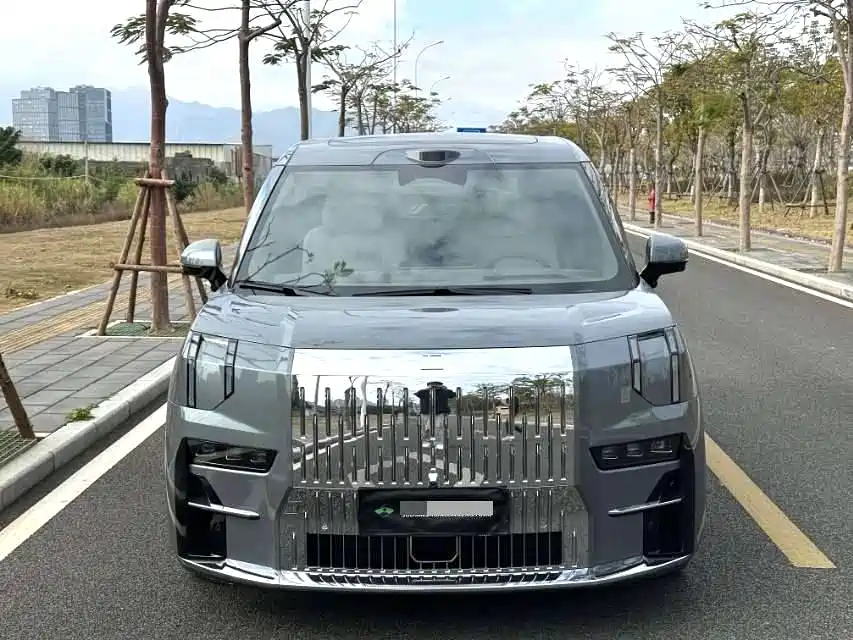 900x675_0_q87_c42_autohomecar__ChxpV2mwxoSAb90MAAGkCl61v8s996.jpg.webp Used Zeekr 009 2024 six-seat executive version four-wheel drive 108kWh