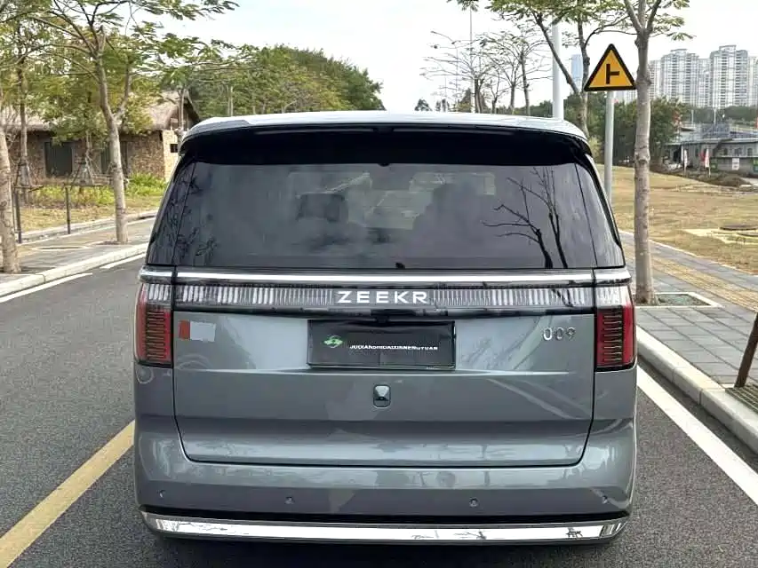 900x675_0_q87_c42_autohomecar__ChxpV2mwxoWAEfQKAAGErCe-mAc263.jpg.webp Used Zeekr 009 2024 six-seat executive version four-wheel drive 108kWh