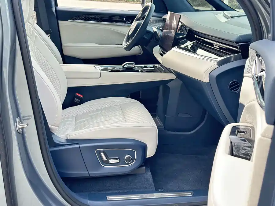 900x675_0_q87_c42_autohomecar__ChxpV2mwxomARdKtAAWSufzLtsM669.jpg.webp Used Zeekr 009 2024 six-seat executive version four-wheel drive 108kWh