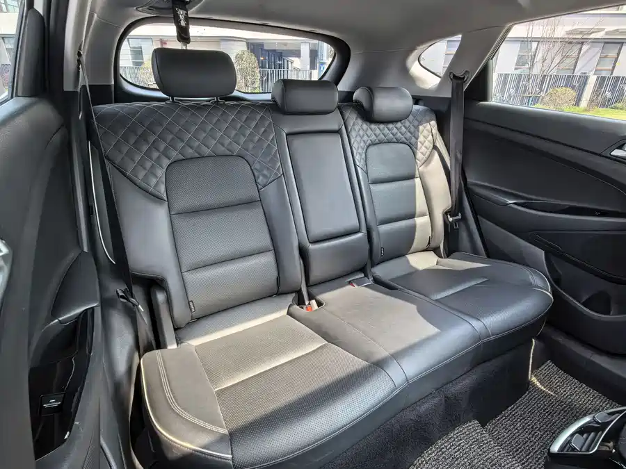 900x675_0_q87_c42_autohomecar__ChxpV2mxEvyAZzaGAAfEiYGg9SQ919.jpg.webp Used Hyundai Tucson 2020 280TGDi 2WD GLS Smart Connected Edition National VI