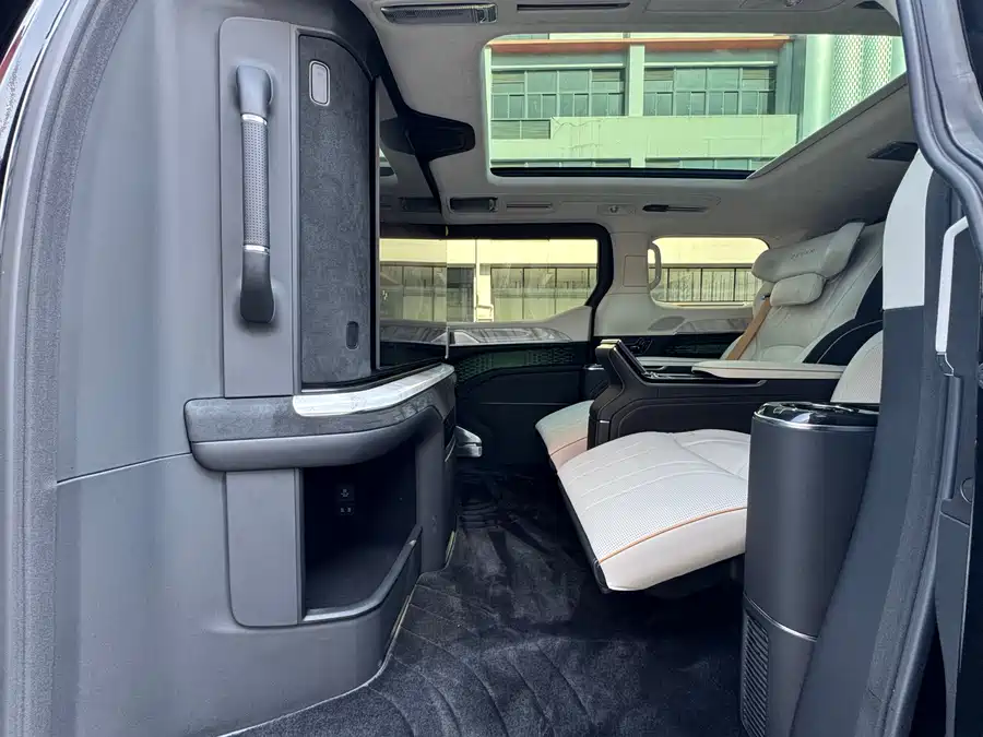 900x675_0_q87_c42_autohomecar__ChxpV2myKGSAeuASAApY7uq-nA8271.jpg.webp Used Zeekr 009 2024 Model Glory