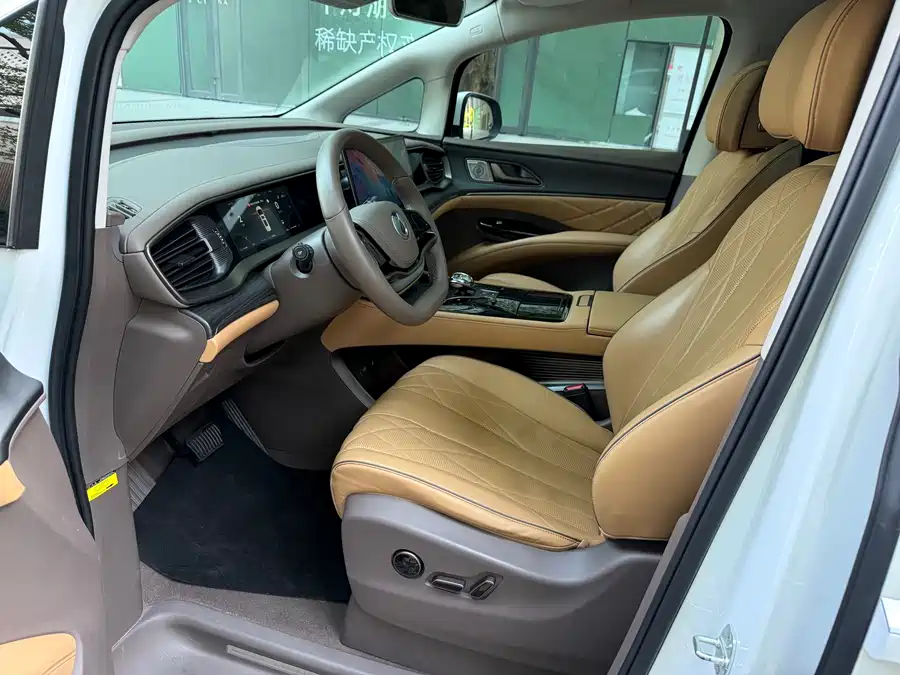Used Denza D9 2022 DM-i 970 four-wheel drive flagship model