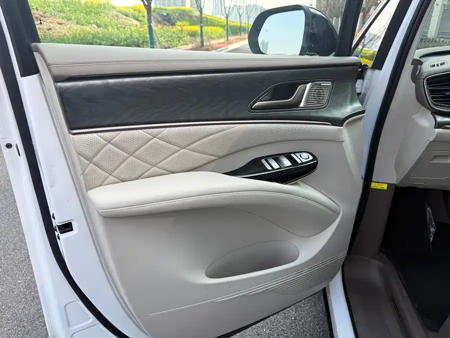 900x675_0_q87_c42_autohomecar__ChxpV2mzbLiAXF7sAAhqhcykwfg097.jpg.webp Used Denza D9 2022 DM-i 945 luxury model