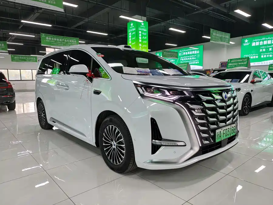 900x675_0_q87_c42_autohomecar__ChxpVWjNBMaAAjLOAAZC_K718gA997.jpg.webp Used Denza D9 2025 DM-i smart driving version 1020 four-wheel drive flagship model