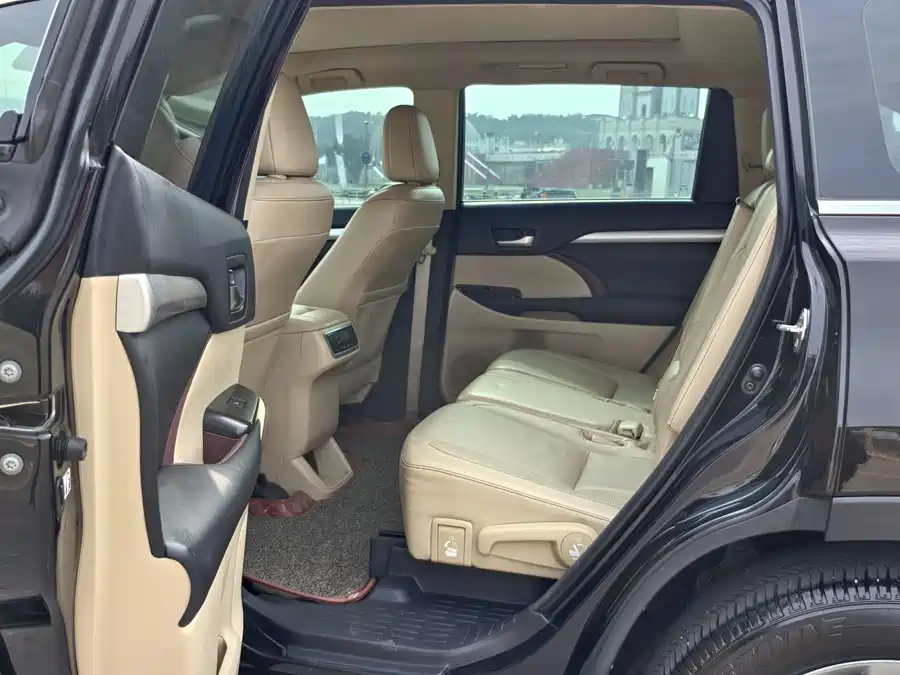900x675_0_q87_c42_autohomecar__ChxpVWk1Db2AdZw1AAR324e1Rhk670.jpg.webp Used Toyota Highlander 2015 2.0T four-wheel drive luxury version 7 seats
