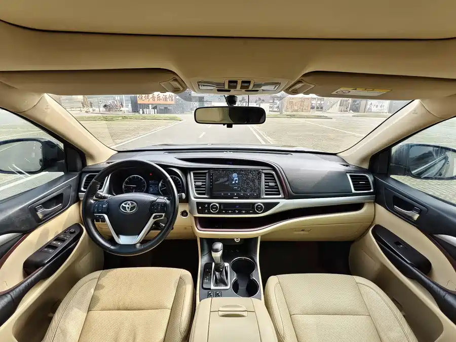 900x675_0_q87_c42_autohomecar__ChxpVWk1DcaAAX9XAAeh9XVX024145.jpg.webp Used Toyota Highlander 2015 2.0T four-wheel drive luxury version 7 seats