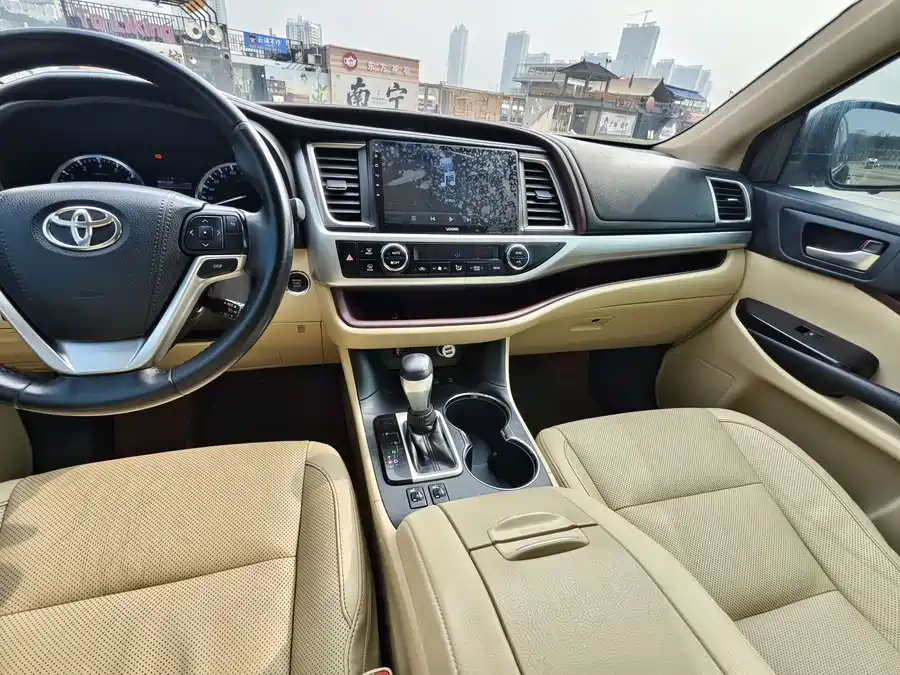900x675_0_q87_c42_autohomecar__ChxpVWk1DciALnL_AAhngzkwUb0840.jpg.webp Used Toyota Highlander 2015 2.0T four-wheel drive luxury version 7 seats