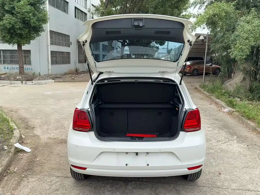 Used Volkswagen Polo 2016 1.6L automatic comfort model