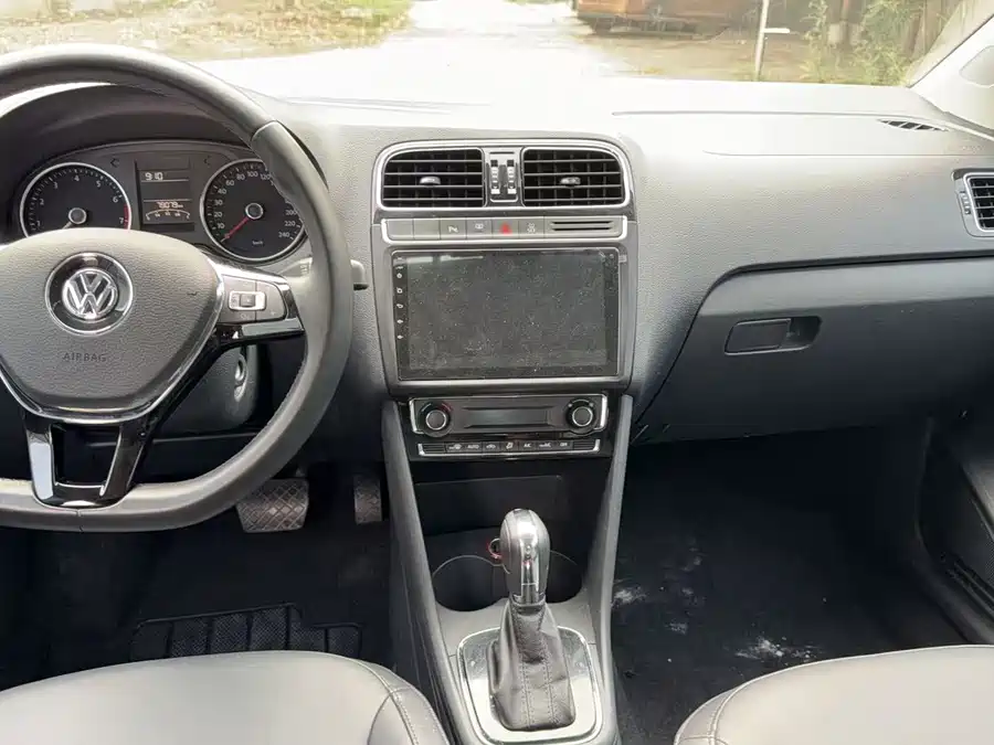 Used Volkswagen Polo 2016 1.6L automatic comfort model