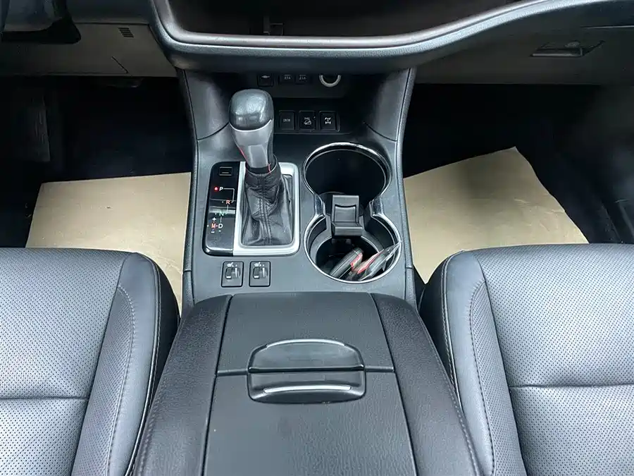 Used Toyota Highlander 2018 2.0T four-wheel drive luxury version