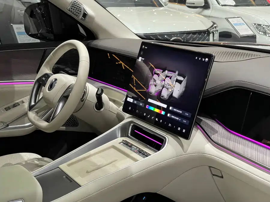 900x675_0_q87_c42_autohomecar__ChxpVWkxjxyAUHJuAAhaM_UcJDw210.jpg.webp Used Denza N9 2025 Honor Model