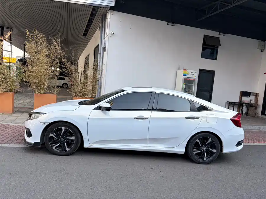 Used Honda Civic 2016 220TURBO CVT Deluxe Edition