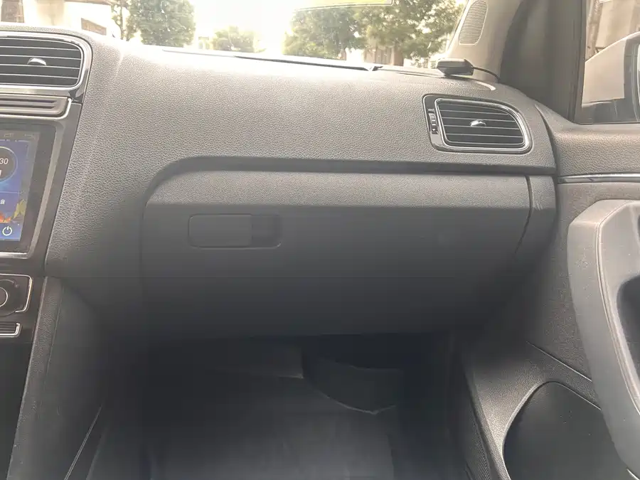 Used Volkswagen Polo 2016 1.6L automatic comfort model