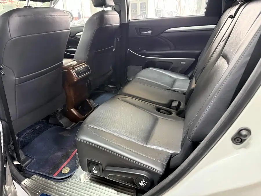 Used Toyota Highlander 2018 2.0T four-wheel drive luxury version 7 seats National V