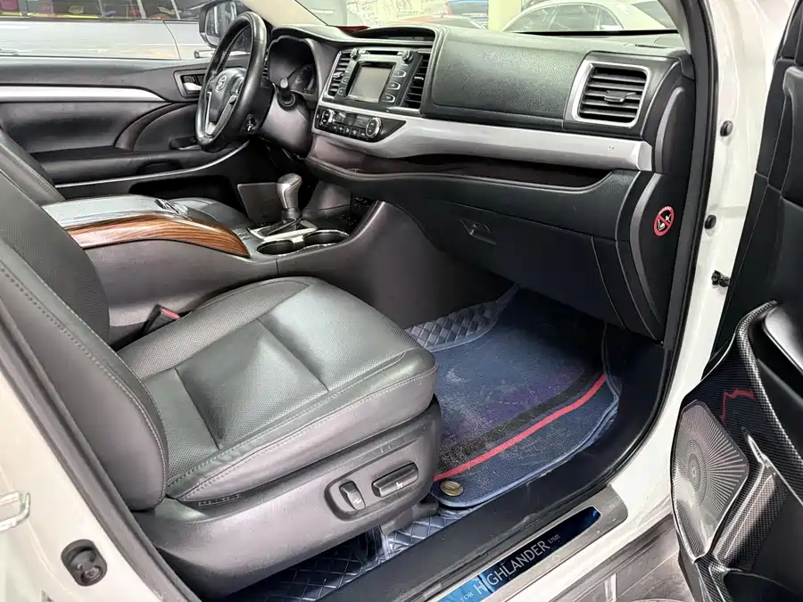 Used Toyota Highlander 2018 2.0T four-wheel drive luxury version 7 seats National V