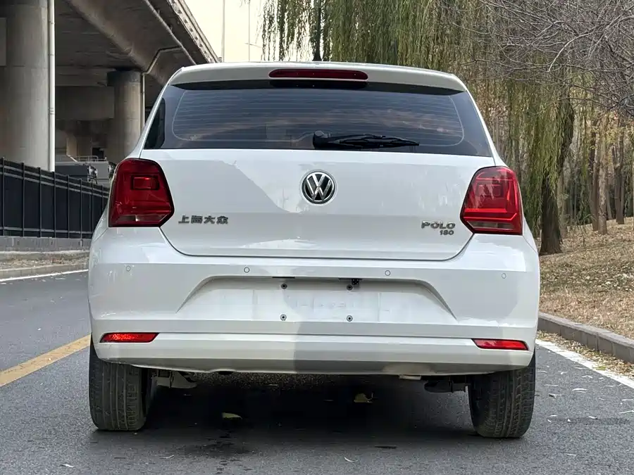 900x675_0_q87_c42_autohomecar__ChxpVWl8zLCATYasAAZqfNPdQQ4512.jpg.webp Used Volkswagen Polo 2014 1.6L automatic comfort version