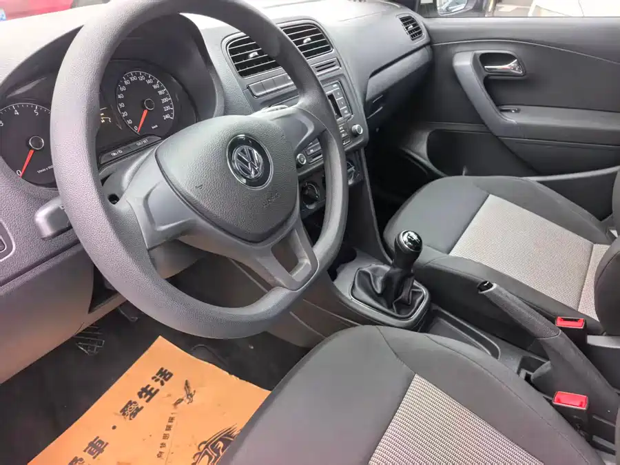 Used Volkswagen Polo 2014 1.4L manual fashion version