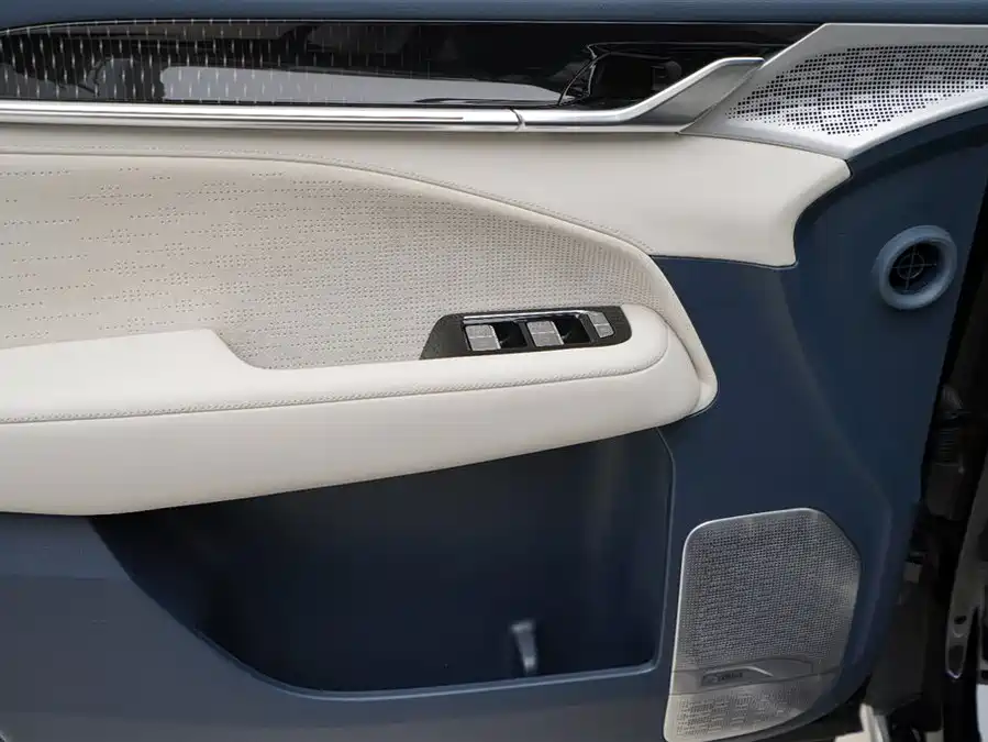 900x675_0_q87_c42_autohomecar__ChxpVWlGDlKAXYJ-AAFzanmPtFQ819.jpg.webp Used Zeekr 009 2024 seven-seater aisle version 108kWh