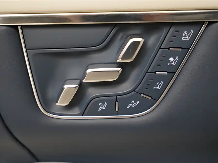 900x675_0_q87_c42_autohomecar__ChxpVWlGDlSAI3YoAAE3SLxuN8w758.jpg.webp Used Zeekr 009 2024 seven-seater aisle version 108kWh