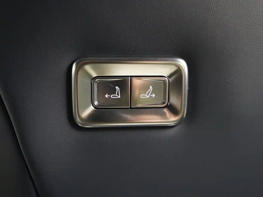 900x675_0_q87_c42_autohomecar__ChxpVWlGDlSAUA6vAAFVsZdsEZ0291.jpg.webp Used Zeekr 009 2024 seven-seater aisle version 108kWh