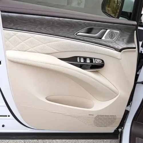 900x675_0_q87_c42_autohomecar__ChxpVWlM9XaAQPI2AAkKrAOHJl8960.jpg.webp Used Denza D9 2024 DM-i 1050 Exclusive Type