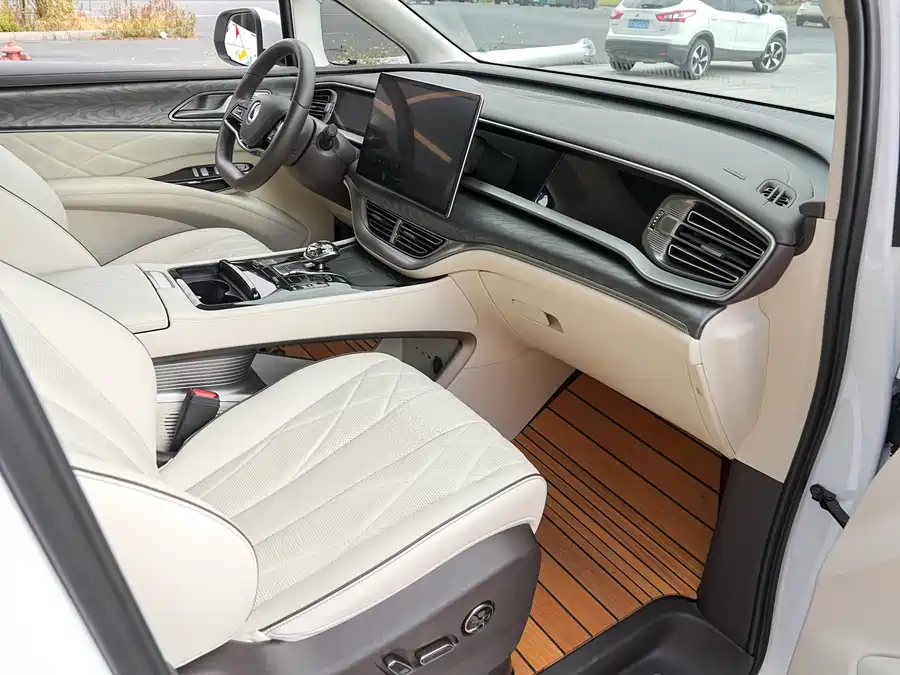 900x675_0_q87_c42_autohomecar__ChxpVWlM9XmAXrHjAAjkQAWcdOE215.jpg.webp Used Denza D9 2024 DM-i 1050 Exclusive Type
