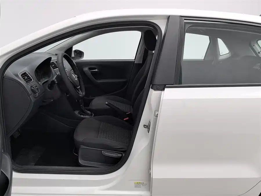 Used Volkswagen Polo 2016 1.6L automatic comfort model