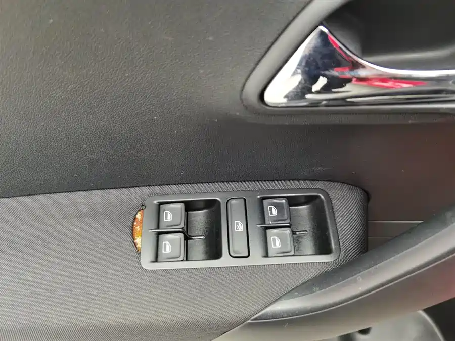 Used Volkswagen Polo 2016 1.4L manual fashion model