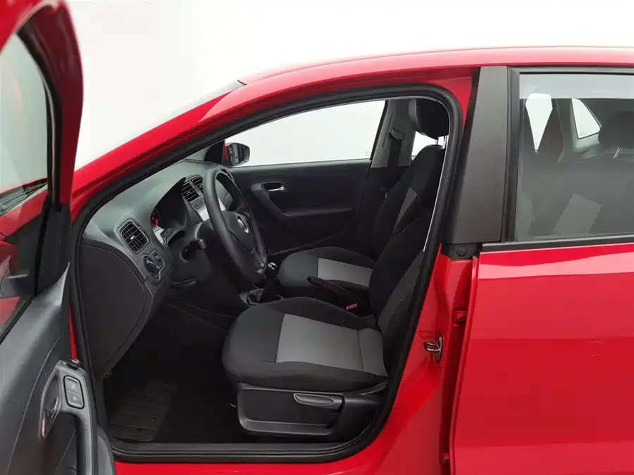 Used Volkswagen Polo 2016 1.4L manual fashion model