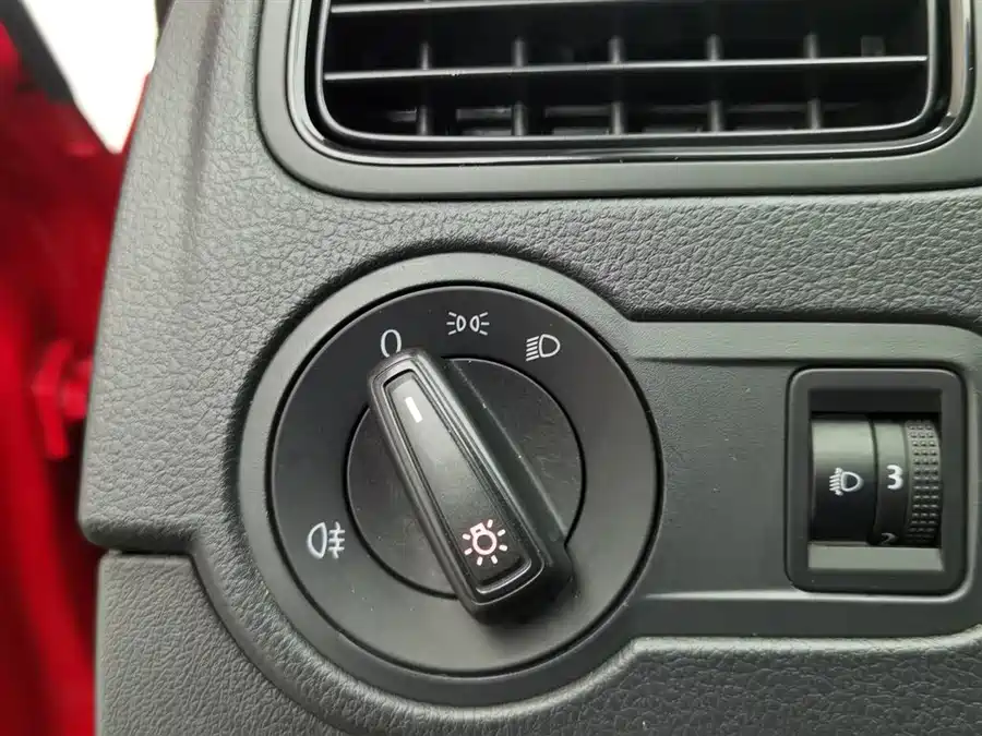 Used Volkswagen Polo 2016 1.4L manual fashion model