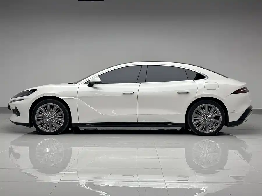 900x675_0_q87_c42_autohomecar__ChxpVWldKq2AWW_LAANus6Dao-E692.jpg.webp Used Denza Z9 2024 1100km four-wheel drive Ultra version