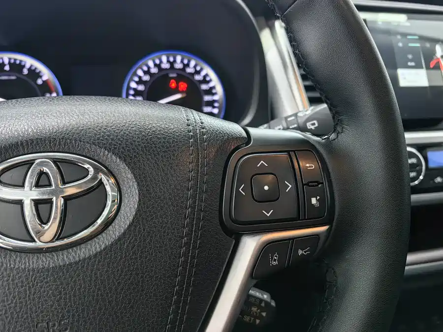 Used Toyota Highlander 2018 2.0T four-wheel drive luxury version 7 seats National V