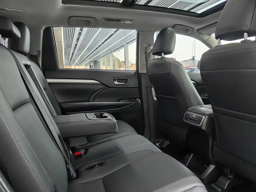 Used Toyota Highlander 2018 2.0T four-wheel drive luxury version 7 seats National V