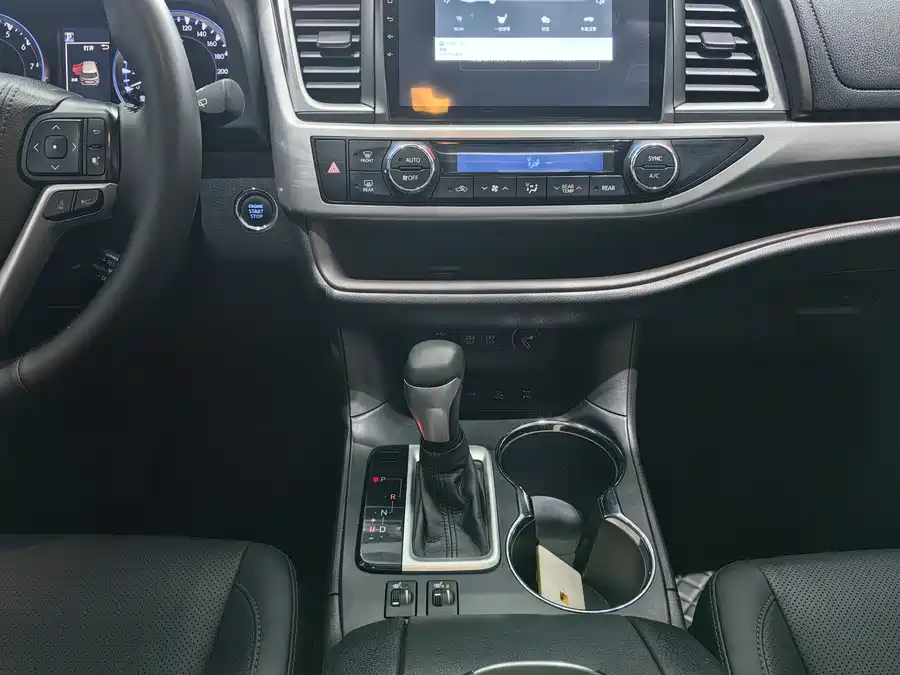 Used Toyota Highlander 2018 2.0T four-wheel drive luxury version 7 seats National V