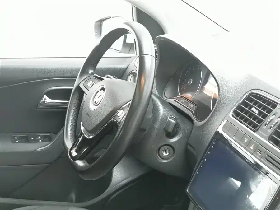 Used Volkswagen Polo 2016 1.6L automatic comfort model