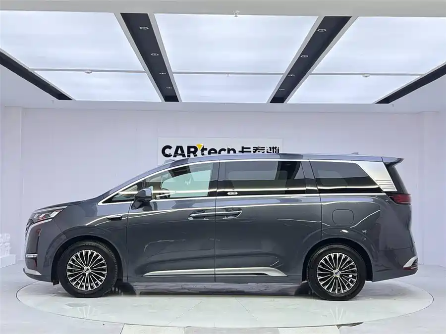 Used Denza D9 2025 DM-i smart driving version 1020 four-wheel drive flagship model