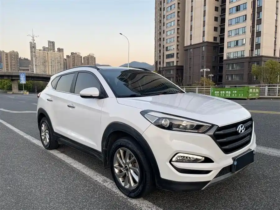 900x675_0_q87_c42_autohomecar__ChxpVWm1V9qABPyrAAJpd2bDoD0205.jpg.webp Used Hyundai Tucson 2018 1.6T dual-clutch two-wheel drive 15th anniversary special edition
