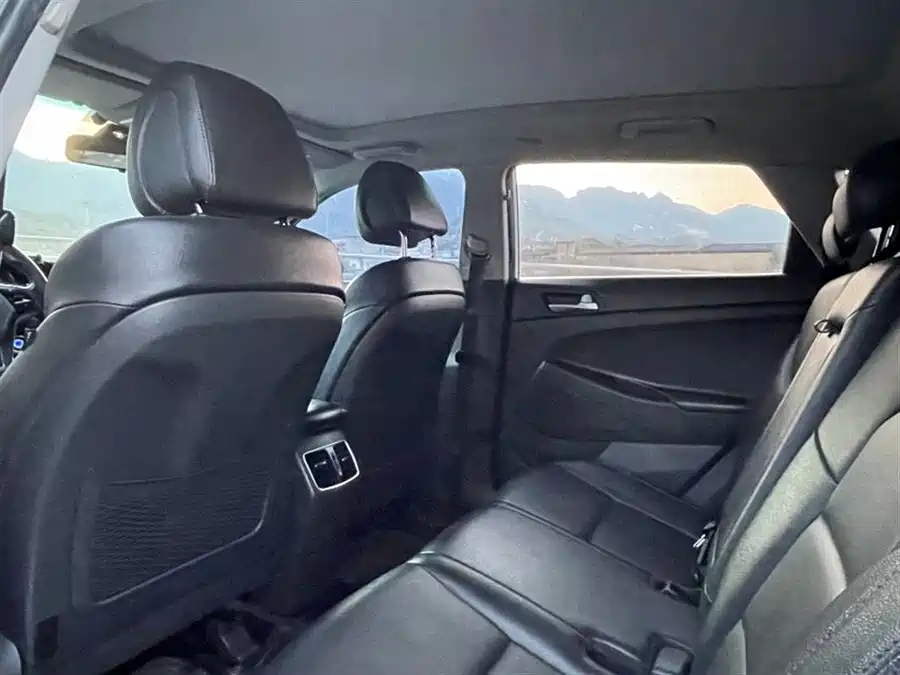 900x675_0_q87_c42_autohomecar__ChxpVWm1V9qAZrrcAAGdUOhzyNc571.jpg.webp Used Hyundai Tucson 2018 1.6T dual-clutch two-wheel drive 15th anniversary special edition