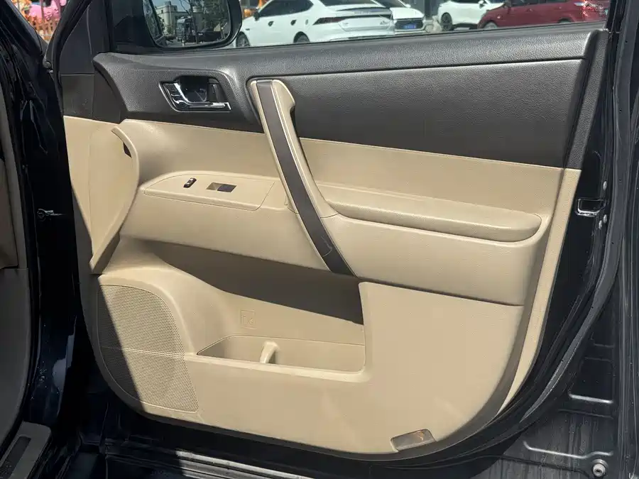 900x675_0_q87_c42_autohomecar__ChxpVWm2dOeAGTtsAAbhEJNc3b4088.jpg.webp Used Toyota Highlander 2009 2.7L 2WD 7-seat luxury navigation version